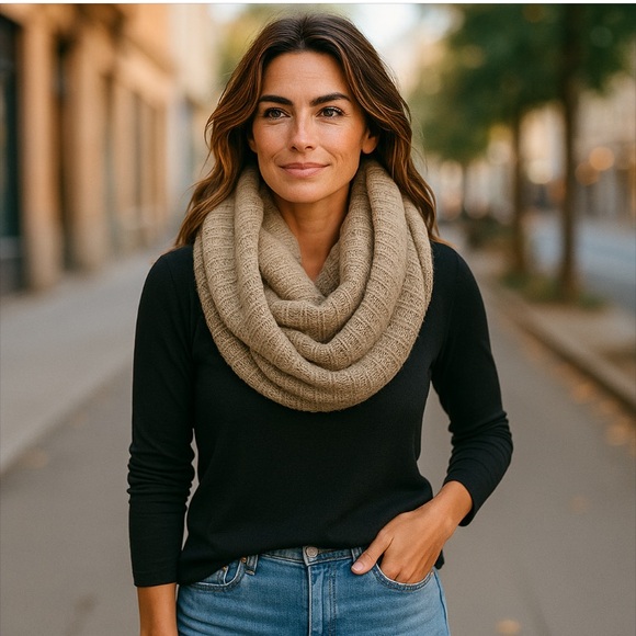 Steve Madden Women’s Gold Metallic Knit Infinity Scarf - Picture 1 of 9